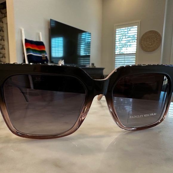 BRAND NEW Badgley Mischka Stephane Sunglasses Dove